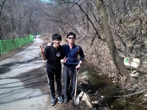 교사와 학생의 도롱뇽·개구리 사랑이야기_1