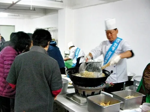 윤 할머니가 인계동 동장에게 일러바친 것은_4