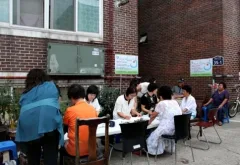 평상에서 소통하고 건강도 챙긴다