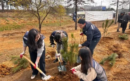 경기환경에너지진흥원, 식목의 달 맞아 ‘시흥 행복의숲 나무심기’ 행사 참여