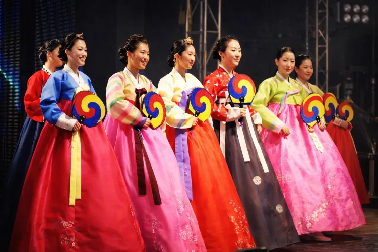 인공지능으로 되살아난 추억, 저화질 사진의 화려한 변신