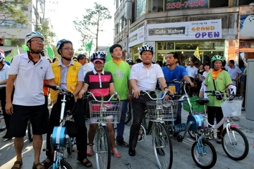 행궁동, 광복절 자동차로부터 독립만세_2