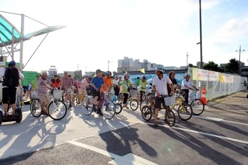 행궁동, 광복절 자동차로부터 독립만세_3