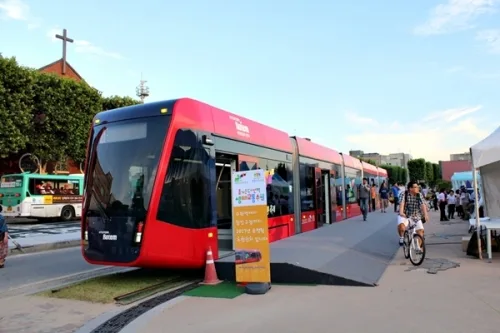 친환경 교통수단 무가선저상트램엔 이런 매력이