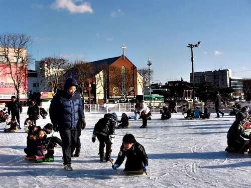 야호, 썰매장이다~ 화성행궁 궁궐썰매장 개장