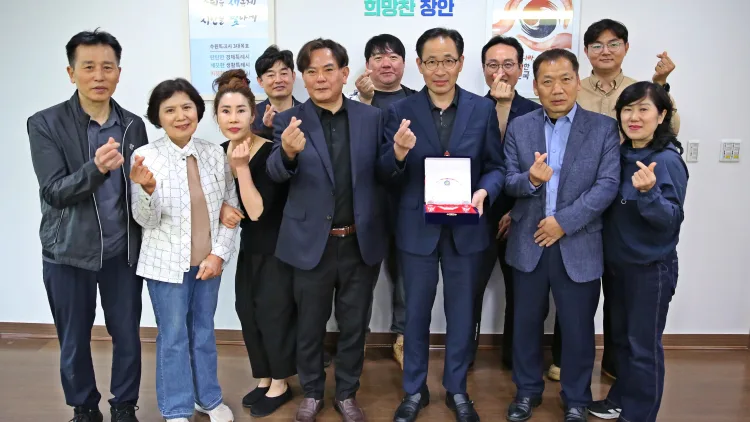 지역경제 활력 불어넣은 만석거 새빛축제, 송죽동상인연합회 감사패로 화답