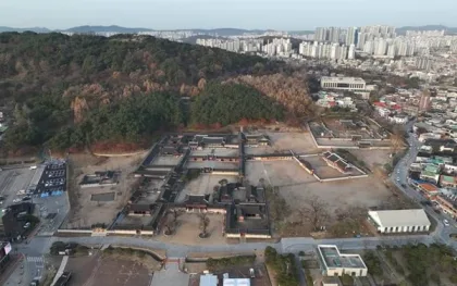 건축학도의 과거 '수원화성 축성과 기록(範)' 회상전