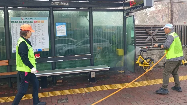 수원시 장안구, 버스승강장 세척작업 실시