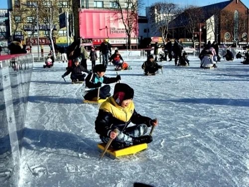 야호, 썰매장이다~ 화성행궁 궁궐썰매장 개장_3