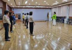 수원시 장안구 정자2동 주민자치회, 주민자치센터 신규 프로그램 ‘챠밍모델워킹’ 운영