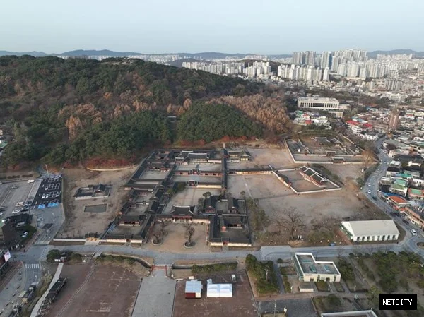 건축학도의 과거 '수원화성 축성과 기록(範)' 회상전